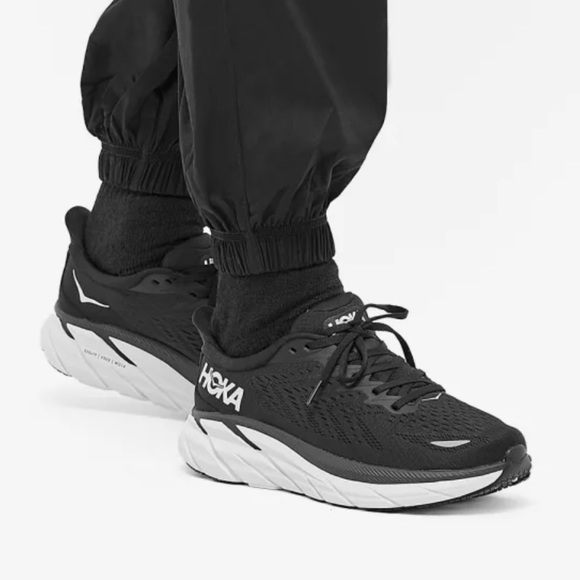 HOKA Clifton 8 black/white Runnung shoes men size 10.5D gently used - Picture 1 of 16